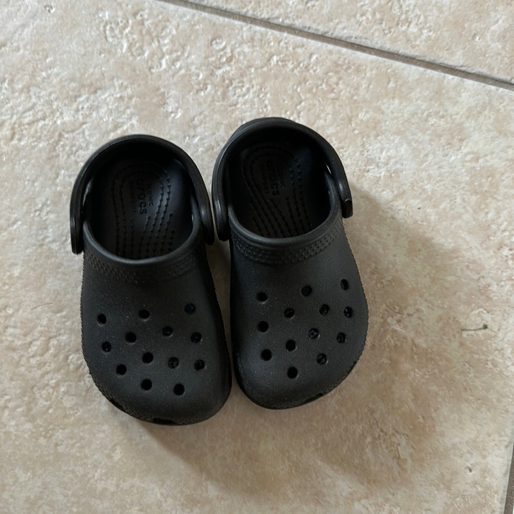 Boys crocs in black size 7